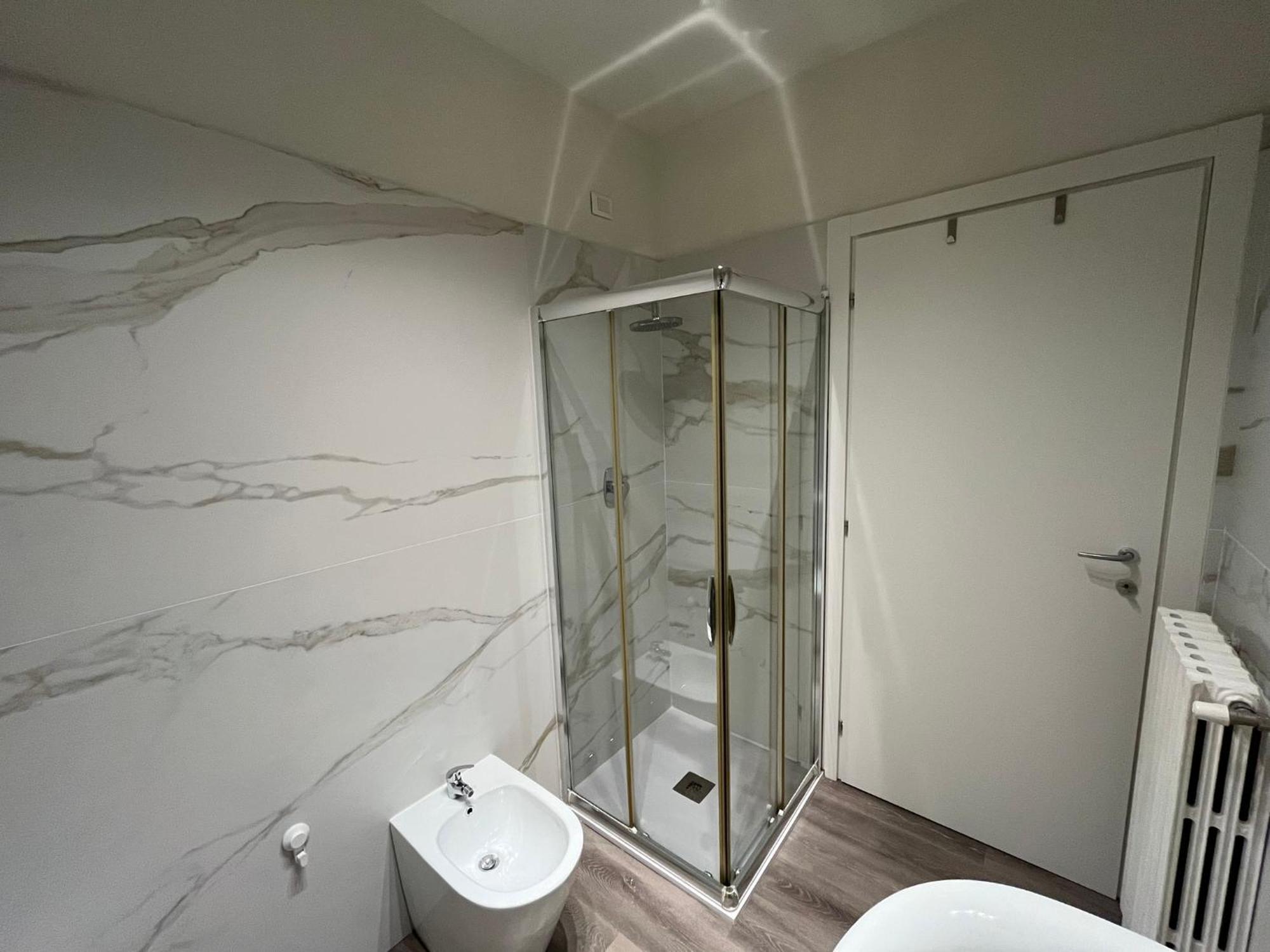 Elegante Bilocale Con Posto Auto Privato Apartment Brescia Ngoại thất bức ảnh