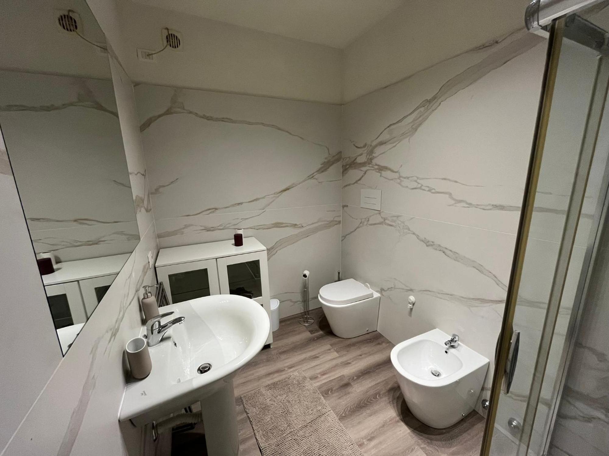 Elegante Bilocale Con Posto Auto Privato Apartment Brescia Ngoại thất bức ảnh